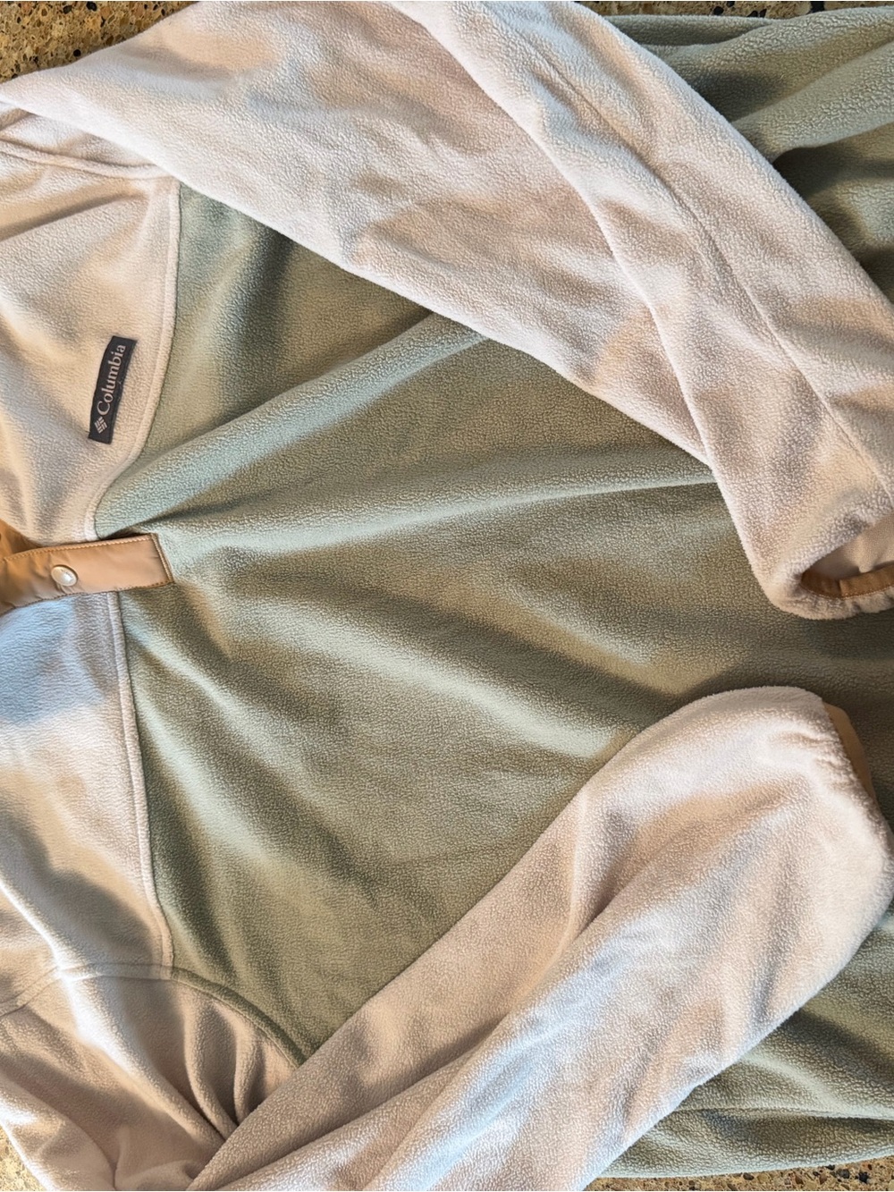 Columbia Women’s Two-Tone Crew Fleece - Sage Green & Cream